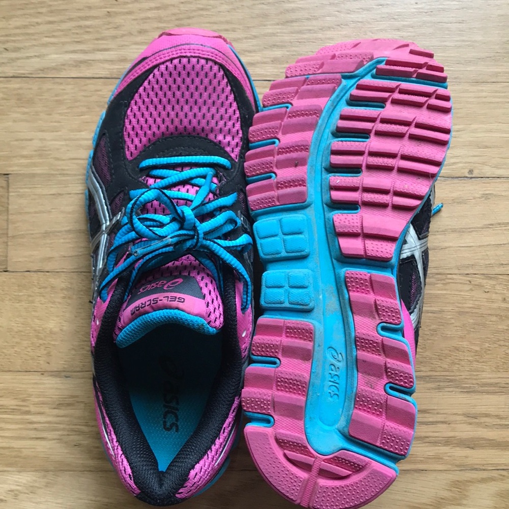 ASICS running shoes size 6